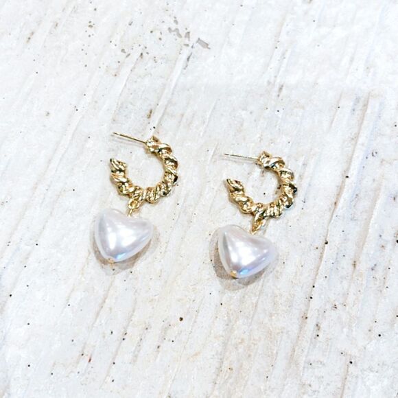 heart hoop earrings A152 - Picture 2 of 3